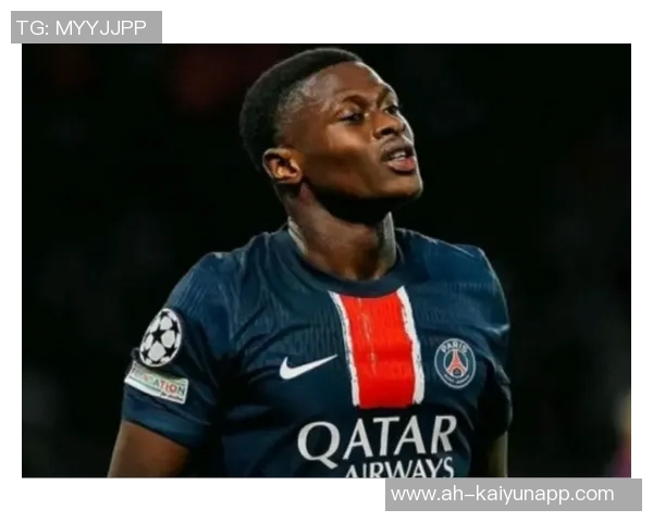 努诺门德斯伤愈复出巴黎官方发布训练照片展现积极状态 努诺门德斯伤愈复出巴黎官方发布训练照片展现积极状态